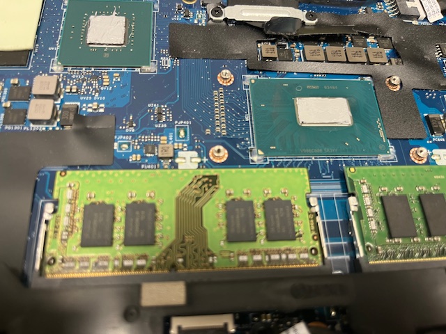 Precision 3530 - aplikacja nowej pasty termorprzewodzącej.